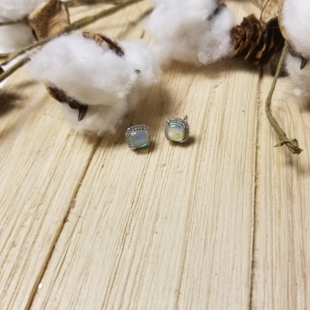 🌋🌋HOST PICK🌋🌋 Light Green GenuineOpal Cushion Cut Earrings in SILVER plating - Picture 4 of 13